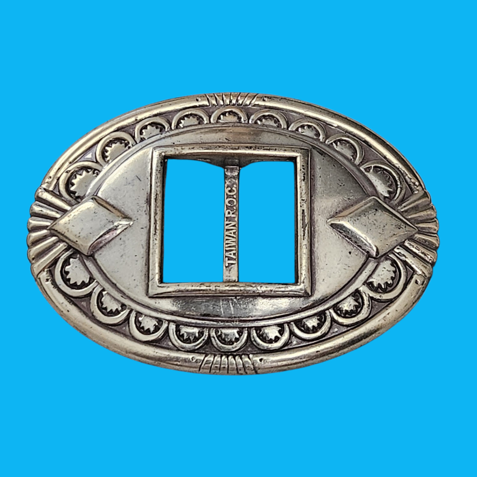 Vintage 1994 Chambers Belt Buckle Silver Tone Southwestern Scalloped Oval Taiwan